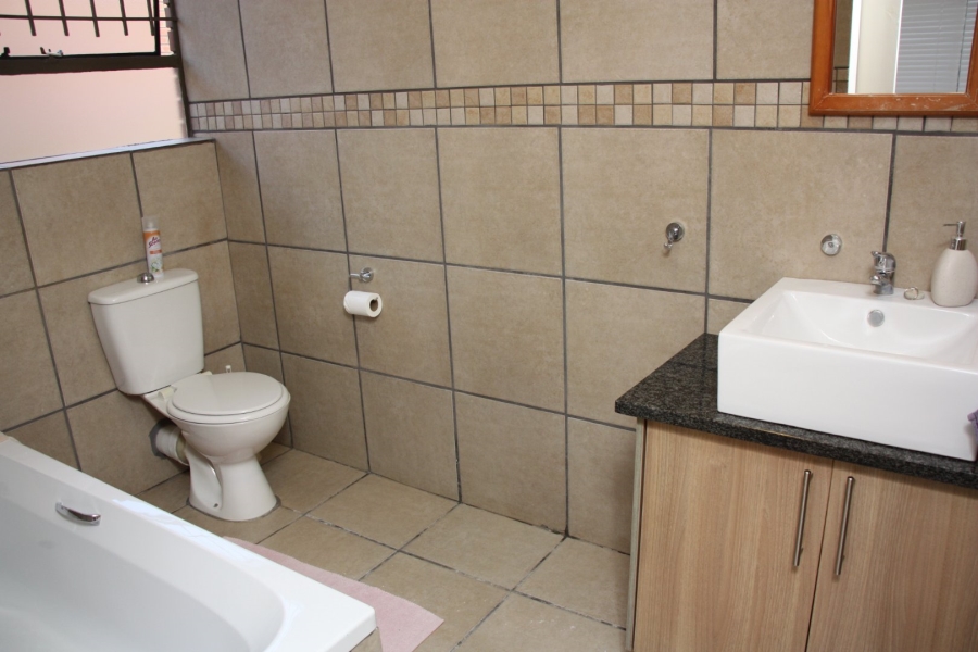 2 Bedroom Property for Sale in Langenhovenpark Free State